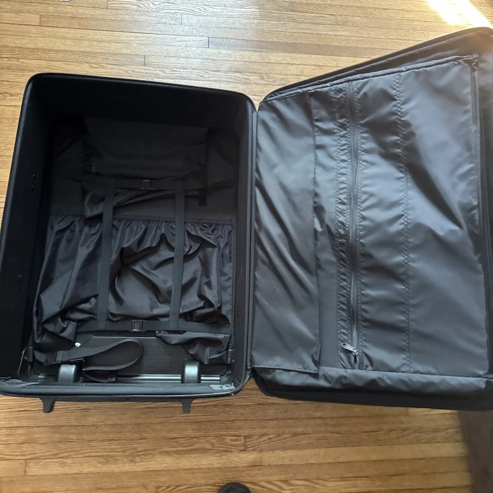 Briggs And Riley XL 28x21 Expandable 2 Wheel Luggage With Internal Garment Bag
